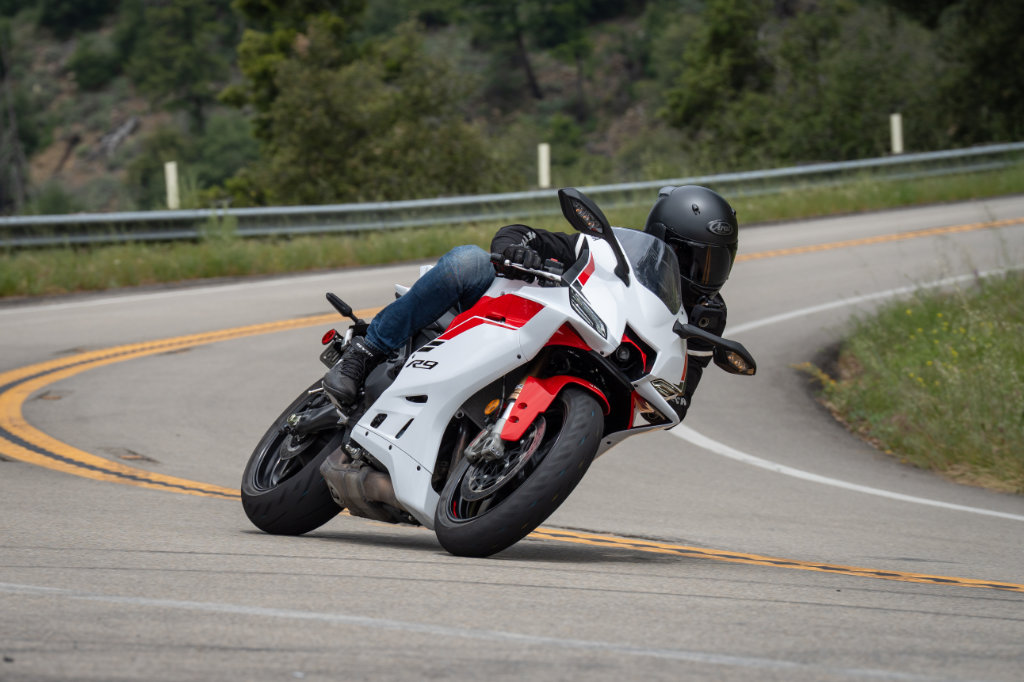 2025 yamaha yzf r9 street review