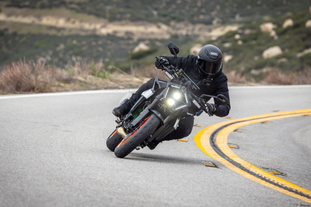 ripping to palm the 2026 ktm 990 duke r first ride