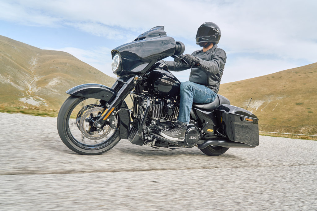 pirelli diablo powercruiser action 27