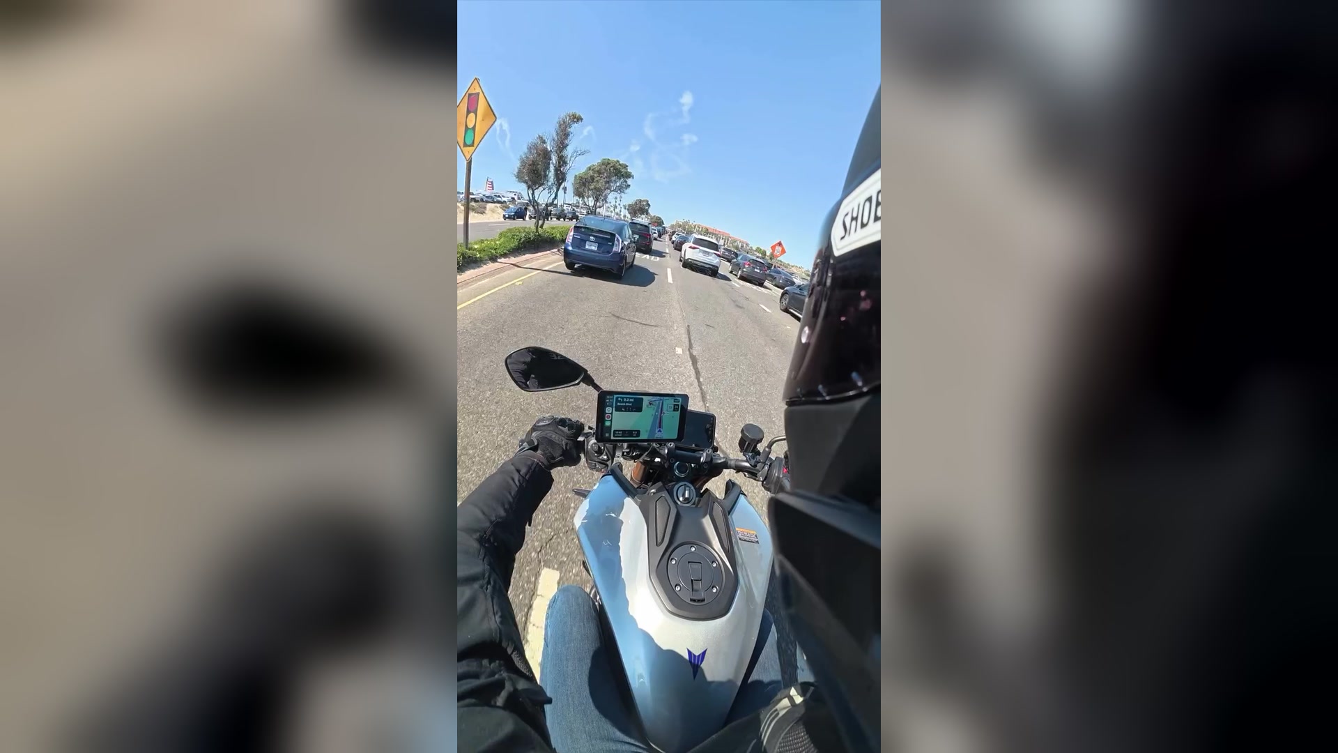 Adam Waheed riding a Yamaha MT-09 SP with the RiderNav R7X showing Apple CarPlay navigation